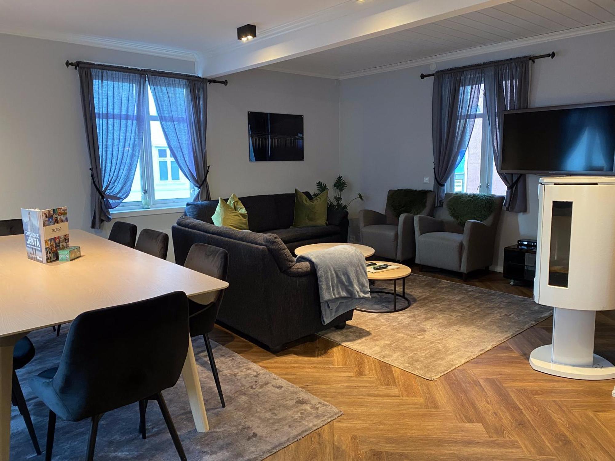 Enter Tromso - Luxury 4 Bedroom Apartment エクステリア 写真