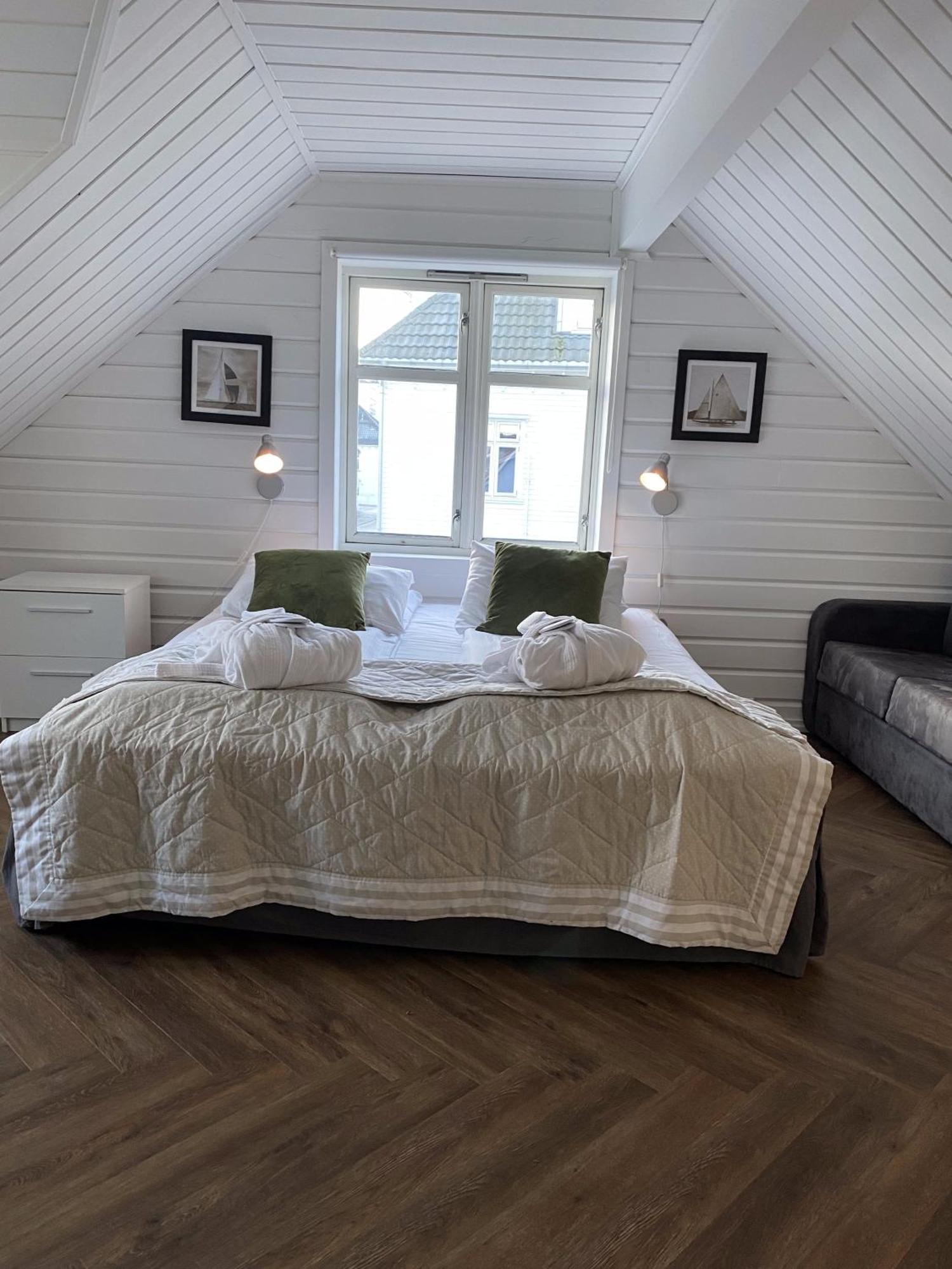 Enter Tromso - Luxury 4 Bedroom Apartment エクステリア 写真